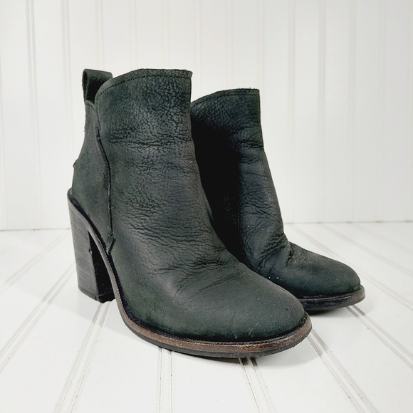 UGG Black Ankle Booties - Picture 4 of 11